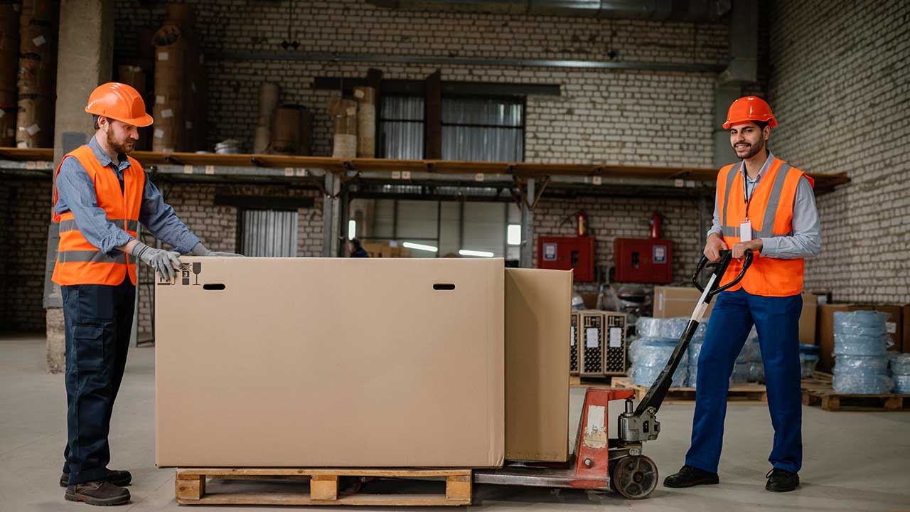 Vacuum Packing Abu Dhabi: When Is It Necessary for Industrial Equipment and Export Shipments?