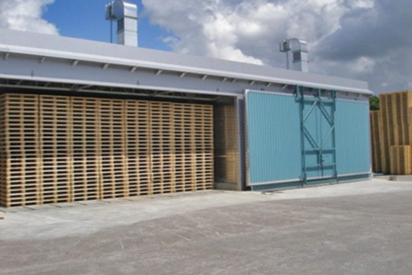 Heat treatment services for wooden packaging materials in Abu Dhabi